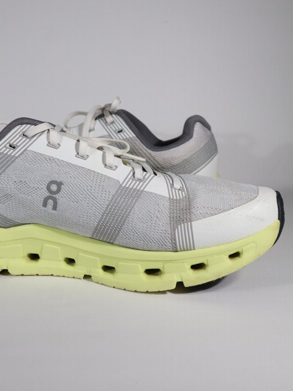 Men's Size 9 On Cloudgo Running Shoes Frost/Hay 55.98234 Pre Owned - Picture 3 of 11